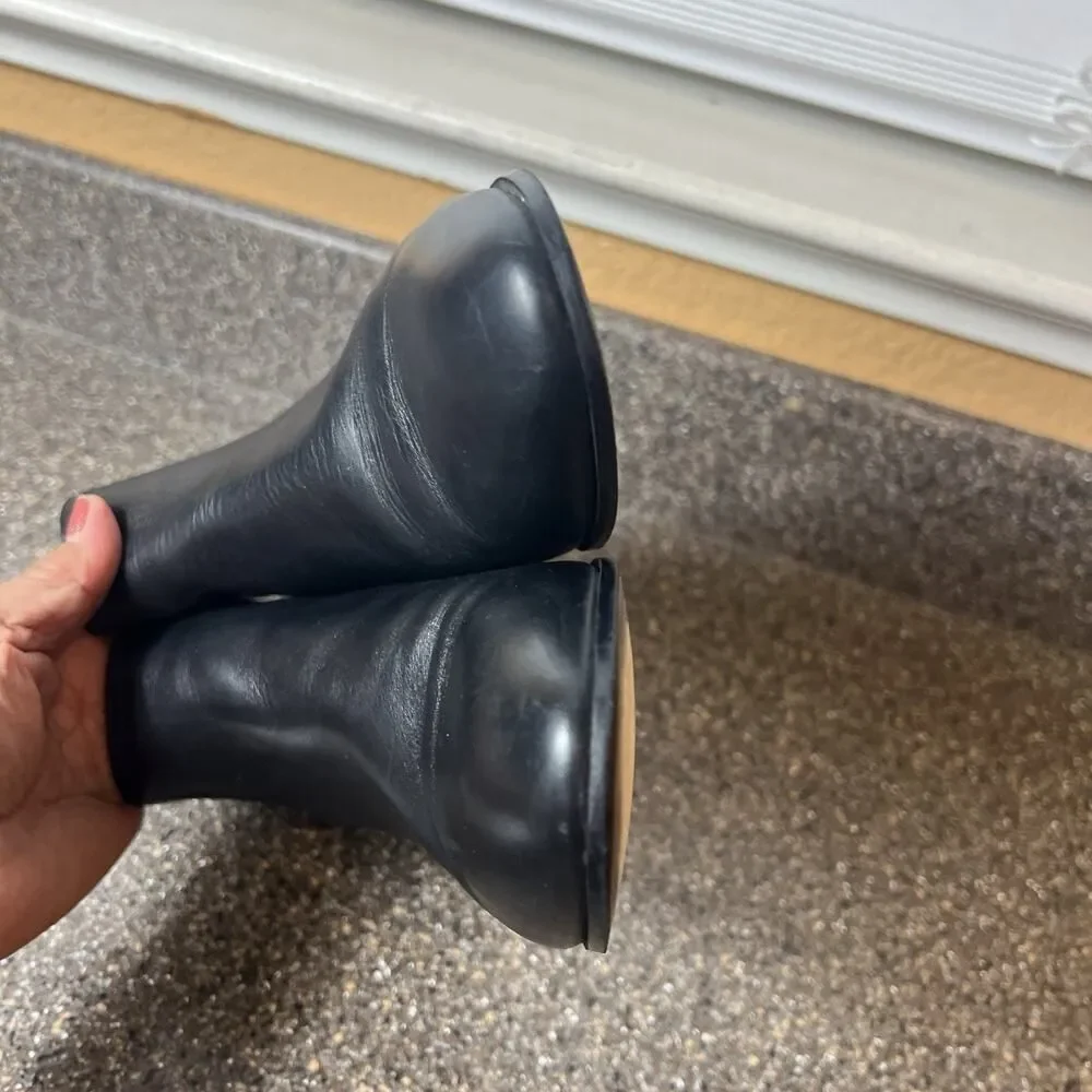 Mossimo Dutti Black Leather Ankle Bootie Pull On Women's Size EU 39 US 8.5 Spain